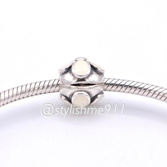 Authentic PANDORA Darling Daisies Clip with White Enamel - 791259EN12 - Picture 5 of 14